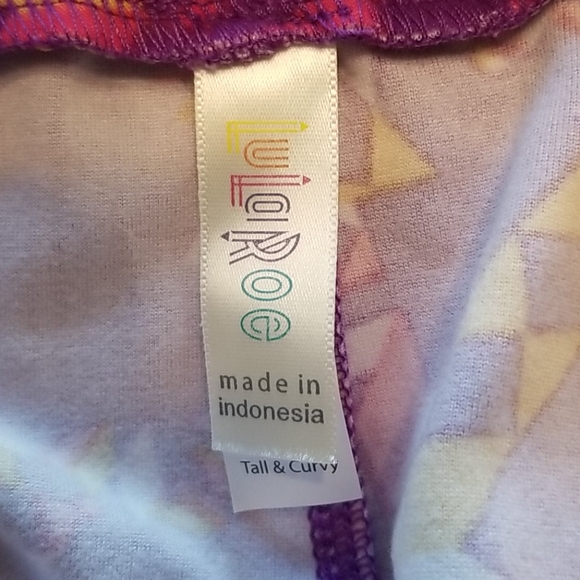 🆕 LuLaRoe Leggings Tall & Curvy Purple Print NWOT - Picture 3 of 4